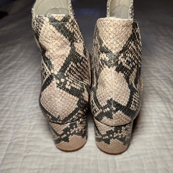 Steve Madden Womens Sz 8.5 Snakeskin Print Ankle Booties Block Heel Side Slits - Picture 3 of 8